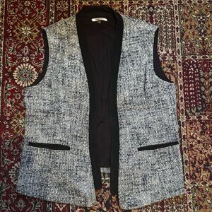 Black and White Tweed Vest

Perfect for Spring Fashion